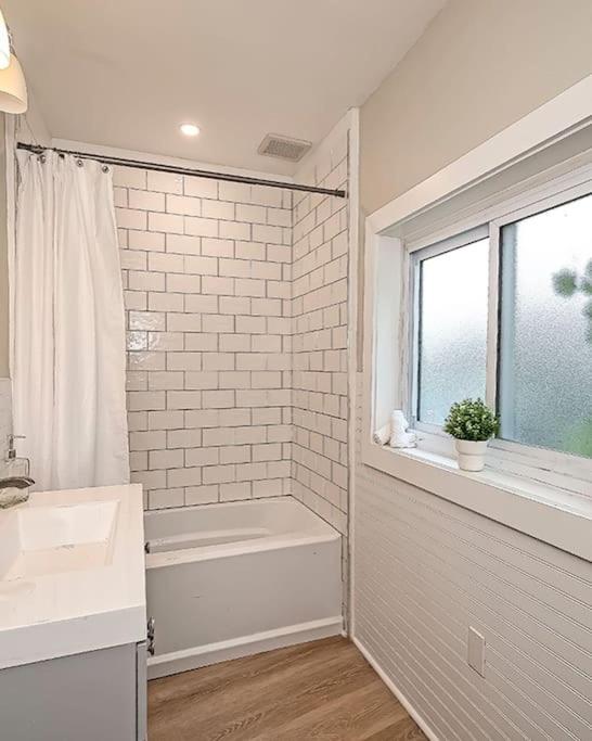Hip And Bright Lawerenceville 2 Bed Easy Parking ピッツバーグ エクステリア 写真