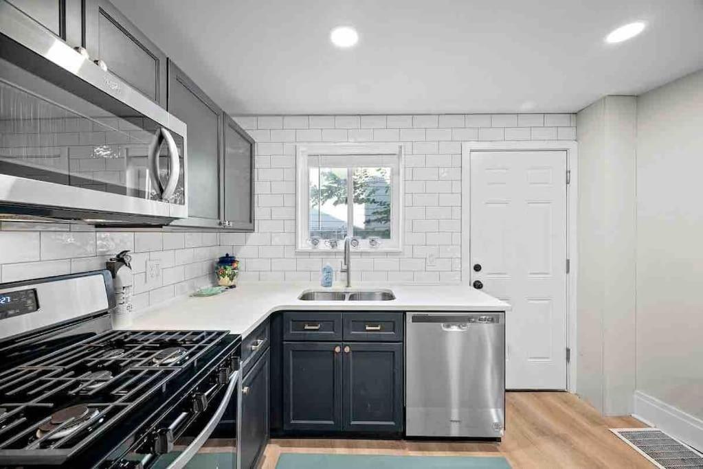 Hip And Bright Lawerenceville 2 Bed Easy Parking ピッツバーグ エクステリア 写真