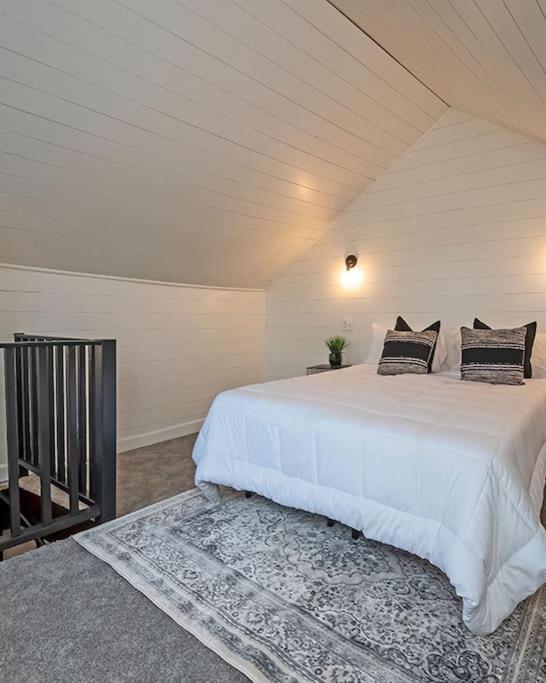 Hip And Bright Lawerenceville 2 Bed Easy Parking ピッツバーグ エクステリア 写真