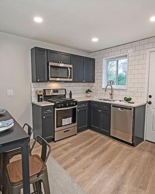 Hip And Bright Lawerenceville 2 Bed Easy Parking ピッツバーグ エクステリア 写真